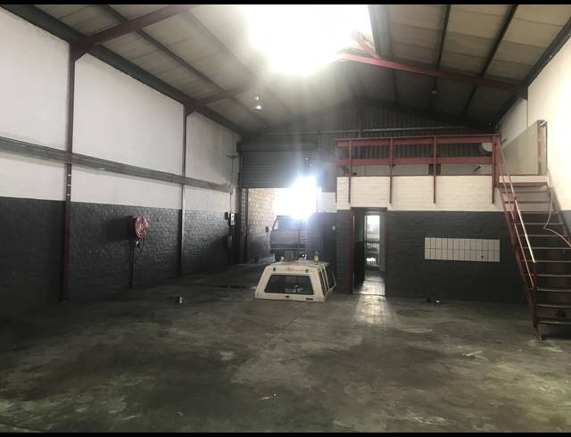 245M² WAREHOUSE RENTED IN OKAVANGO PARK